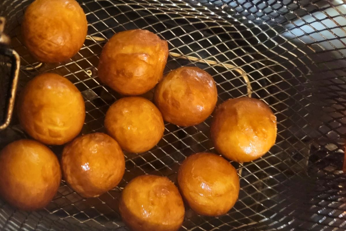 Easy Italian doughnuts made from canned biscuit dough served warm