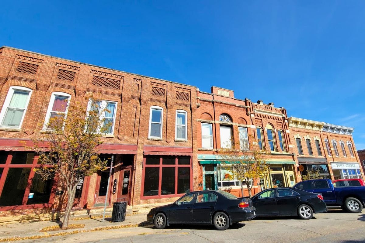 downtown mount vernon iowa